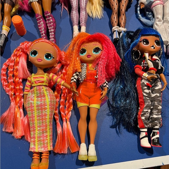 L.O.L Dolls Witerlicious, Neonlicious, Uptown Girl, Downtown BB with accessories - Picture 5 of 6